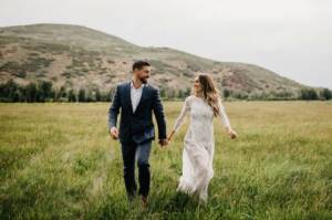 50 Amazing Poses for a Wedding Photo Shoot 17
