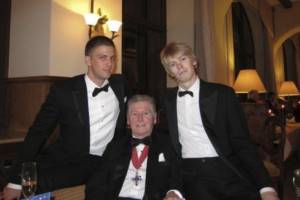 Alex Smurfit with his father and brother