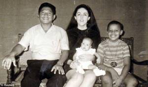 Барак Обама с мамой, отчимом и единоутробной сестрой