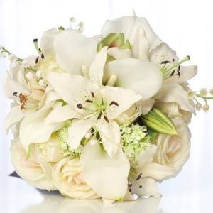 white wedding bouquet of lilies and roses