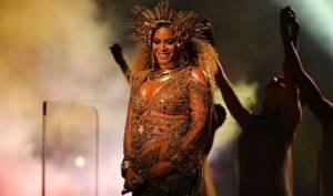 Pregnant Beyoncé at the 2017 Grammys