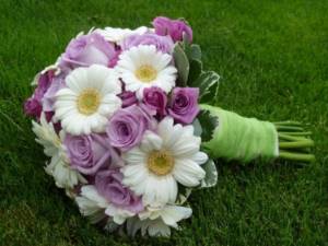 Delicate white gerberas are most suitable for a wedding bouquet.