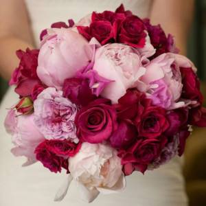 bouquet of roses for a wedding in red tones