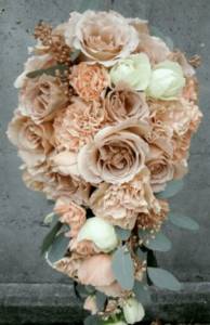 bride&#39;s bouquet beige with pink