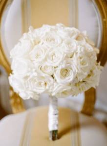 букет невесты из белых цветов