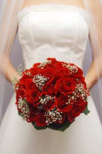 bride&#39;s bouquet of red roses