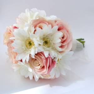 букет невесты из роз и гербер