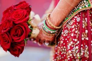 Букет невесты из ярко-красных роз