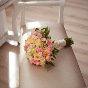 bride&#39;s bouquet for a powder wedding