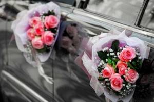 Bouquets on door handles