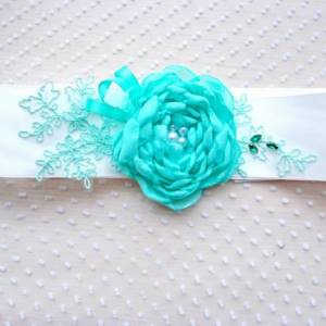 turquoise boutonniere for bridesmaid