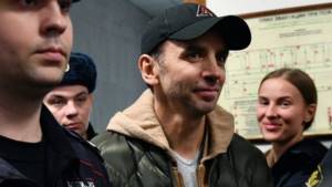 Former Russian Federation Minister for Relations with the Open Government Mikhail Abyzov and his girlfriend Valentina Grigorieva (right in the background), accused of fraud of 4 billion rubles and creating an organized criminal community, in the Basmanny Court of Moscow, March 27, 2021