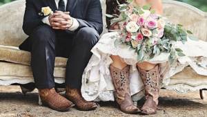 What to give your husband for a leather wedding