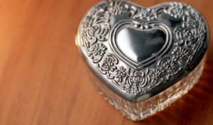 What to give to your dear husband for a tin wedding of 8 years: gift ideas