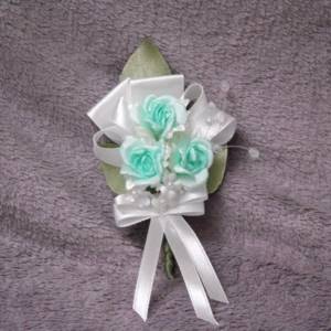 what is a boutonniere for a wedding