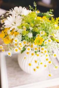 Flower arrangement for a chamomile wedding