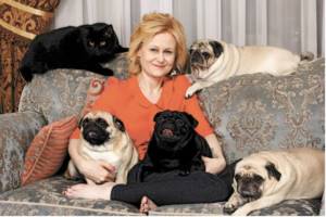 Daria Dontsova with dogs and a cat