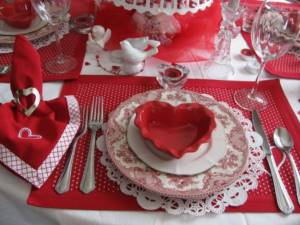 table decor for Valentine&#39;s Day