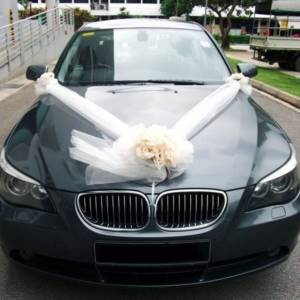 wedding car decor with tulle