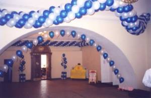Hall decor with balloons
