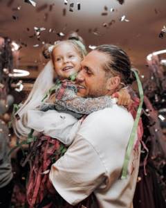 Father&#39;s Day 2021: 10 cute photos of famous men with children