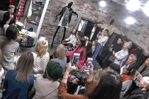 The director of the fashion store f-people concept store, Irina Kharasova, once again celebrated her birthday in a non-trivial way - on the eve of the holiday, her long-time friend Anna Semak visited the store