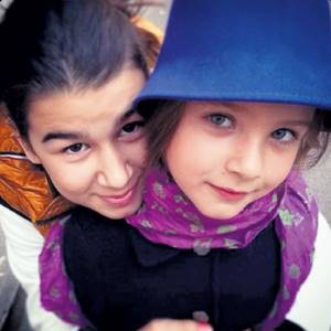 Дочь Ивана УРГАНТА Нина (справа) с Эрикой - сестрой от первого брака мамы с грузинским бизнесменом Тимуром КУТАЛИЯ. Фото: instagram.com