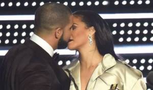 Drake kissed Rihanna at the 2016 MTV VMAs