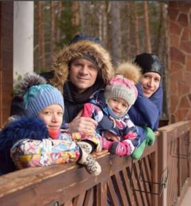 Elena Borscheva with her husband and children