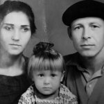 Елена Майорова в детстве с родителями
