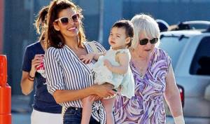 Eva Mendes with her youngest daughter