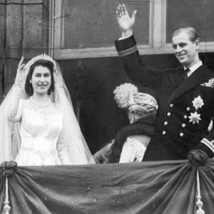 Photo of Elizabeth II&#39;s royal wedding dress