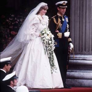 Photo of Princess Diana&#39;s royal wedding dress