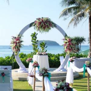 photo of the design of a wedding gazebo on the shore