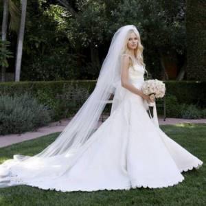 Photo of Hollywood star Avril Lavigne&#39;s wedding dress