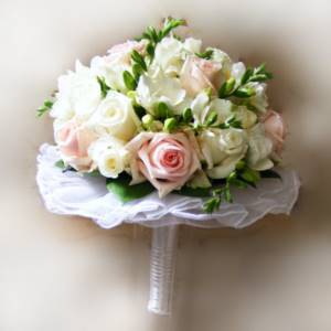 photo of a wedding bouquet in light shades