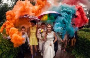 Photo shoot with colored smoke at a wedding