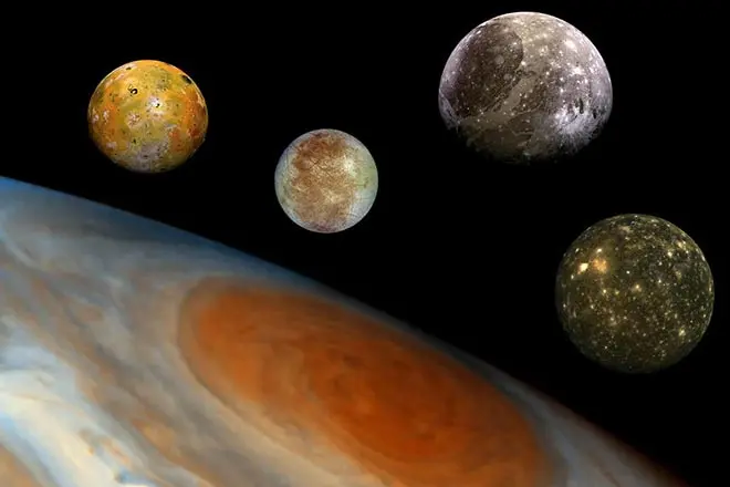 Галилео Галилей открыл четыре спутника Юпитера
