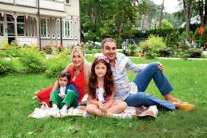 Garik Martirosyan with his family