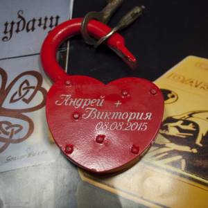 where to engrave a wedding lock