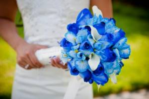 Голубой букет с орхидеями