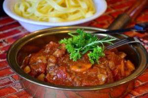 Hot meat with spaghetti - Hot dishes for the holiday table recipes