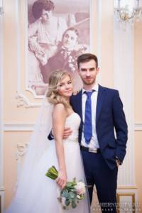 Griboyedovsky registry office photo - a classic portrait of newlyweds
