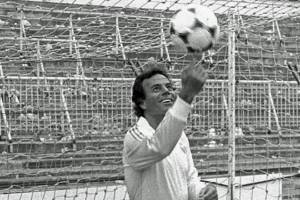 Julio Iglesias played football