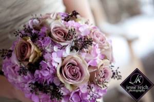 Ideas for decorating a wedding bouquet in lilac tones