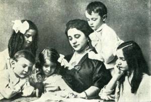 Iola Tornaghi with children