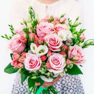 what flowers to use to make a pink bridal bouquet