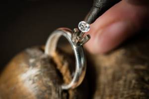 изготовление кольца с камнем