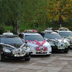how to beautifully decorate cars for wedding guests yourself
