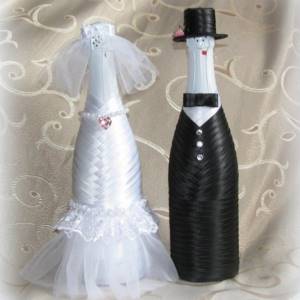 как можно оригинально украсить свадебные бутылки своими руками
